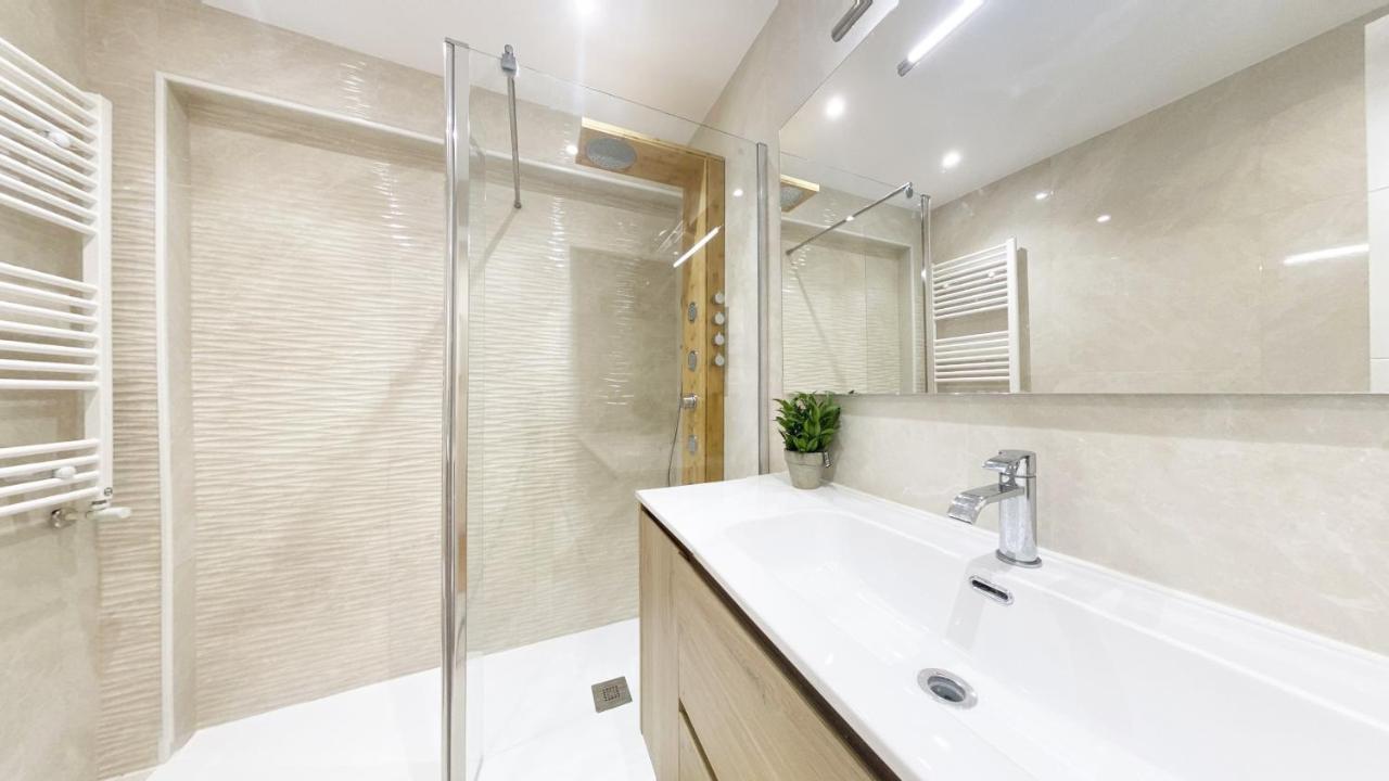 Miramar Luxurious Flat, 3 Double Rooms, Free Parking, Terrace, Completely New San Sebastian Ngoại thất bức ảnh